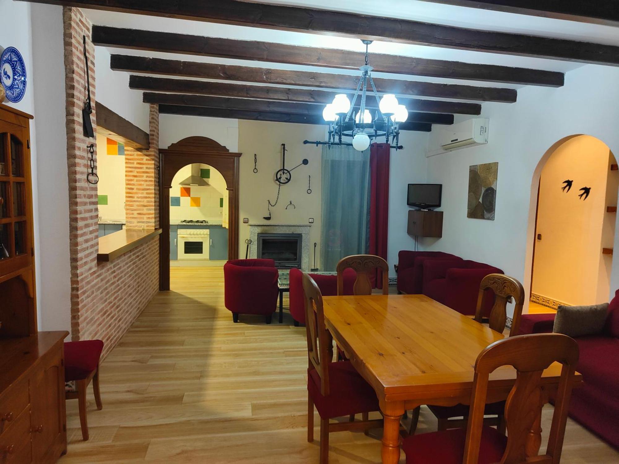 Gasthaus El Hogar de Ardwina Alía Exterior foto